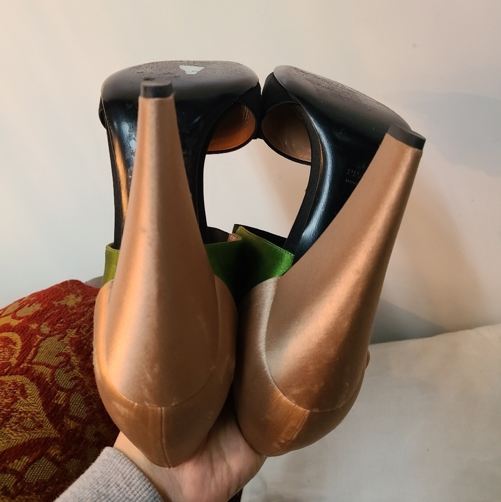 Prada Heels *RARE* - Picture 2 of 15